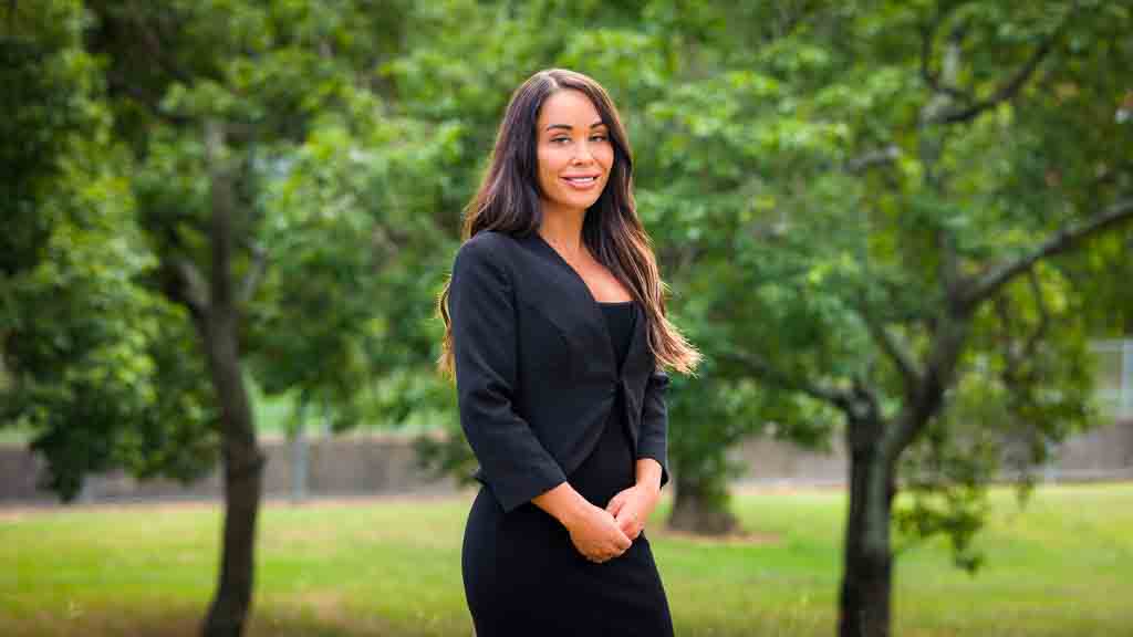 Snapix outdoor headshot of realestate agent